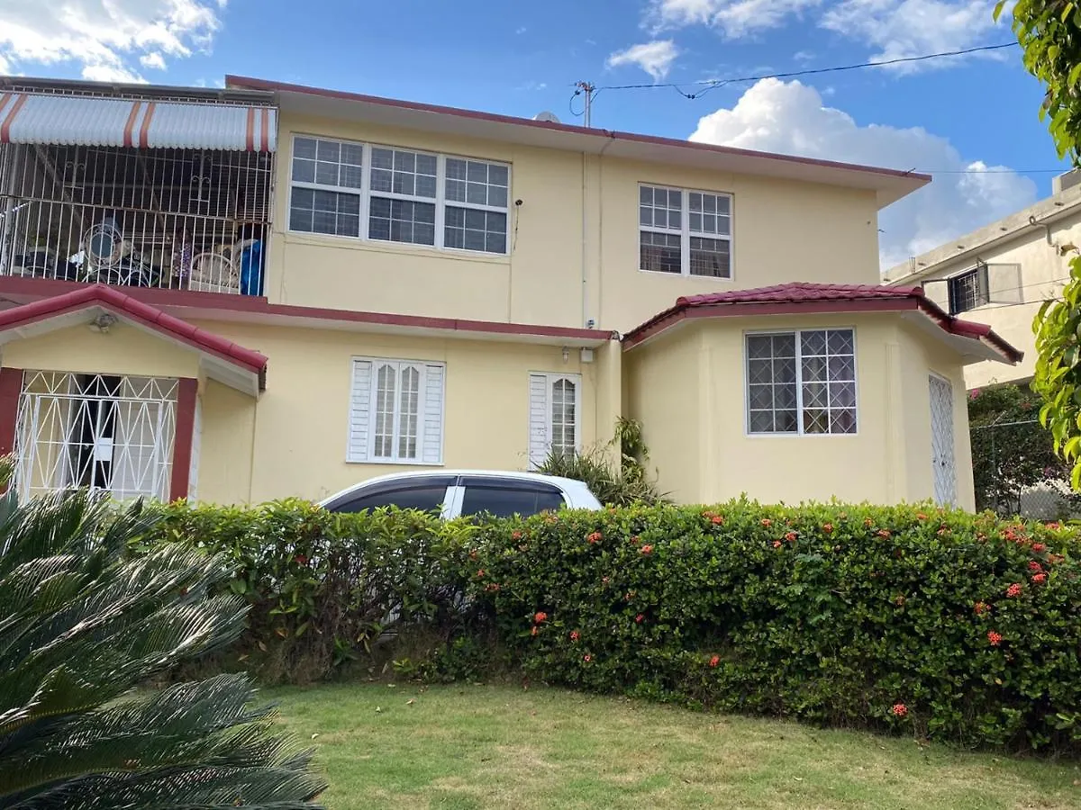 Дом отдыха Russell Heights Vacation Home Кингстон Ямайка