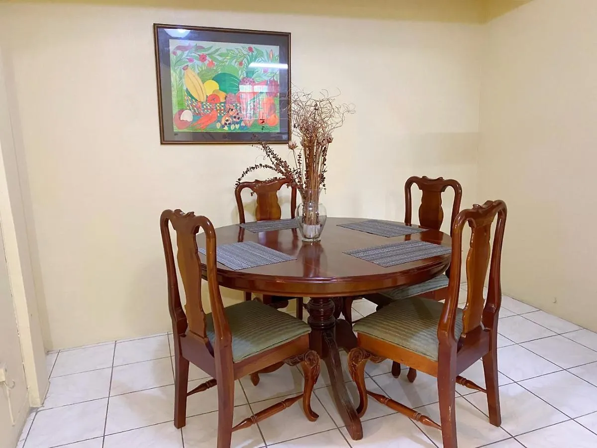 Russell Heights Vacation Home Кингстон 0*,