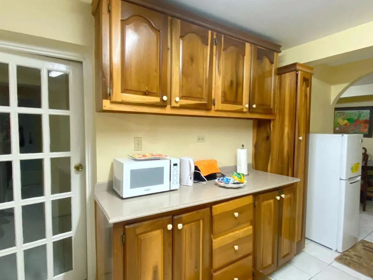 Дом отдыха Russell Heights Vacation Home Кингстон